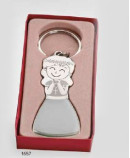 Llavero niña comunión rezando