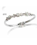 Pulsera flores brillantes c/estuche elegante negro y plata