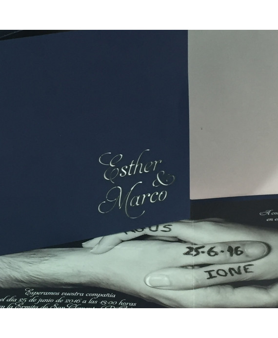 Invitacion de Boda nombres laser portada azul oscuro interior manos