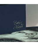 Invitacion de Boda nombres laser portada azul oscuro interior manos