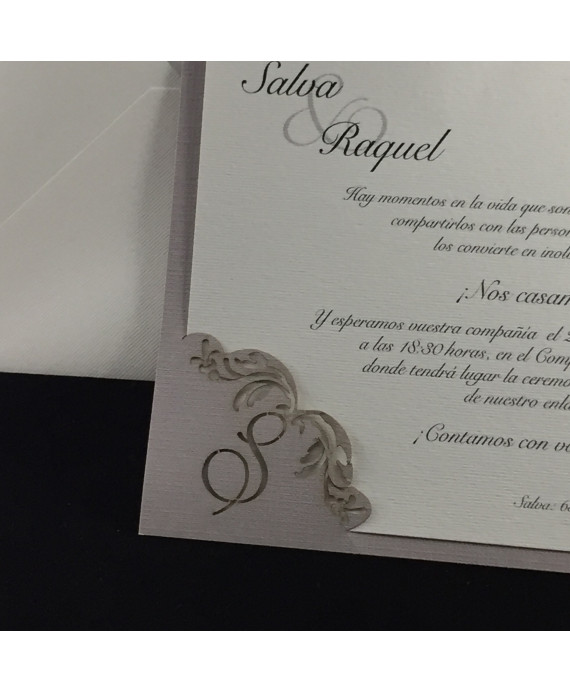 Invitacion de Boda iniciales laser esquina color gris