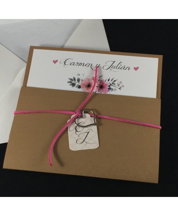 Invitacion de Boda kraft y coraon de metal atado