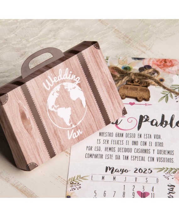 Invitación de boda maleta de madera
