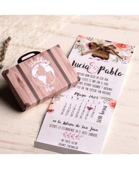 Invitación de boda maleta de madera