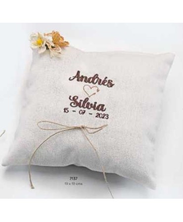 Cojín porta alianzas flor con bordado